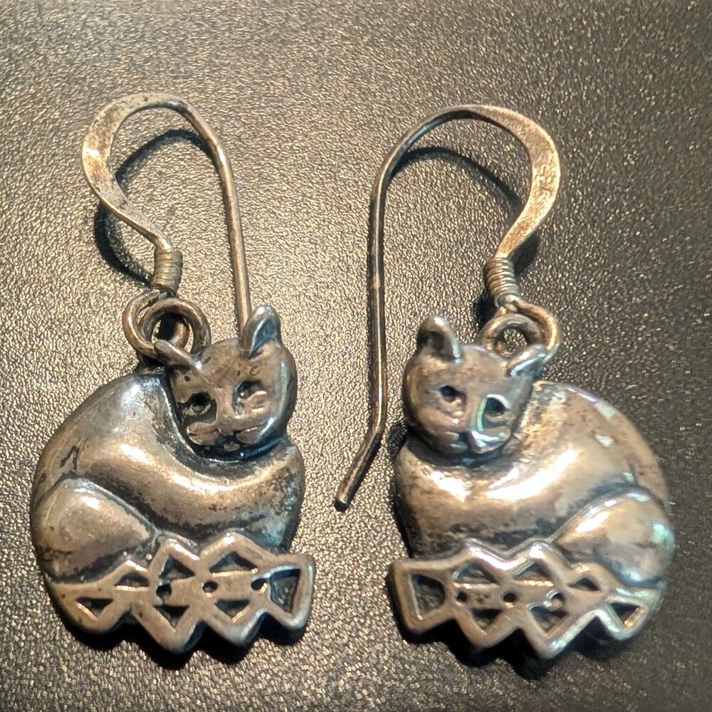 Small older vintage kitten cat earrings detailed darling